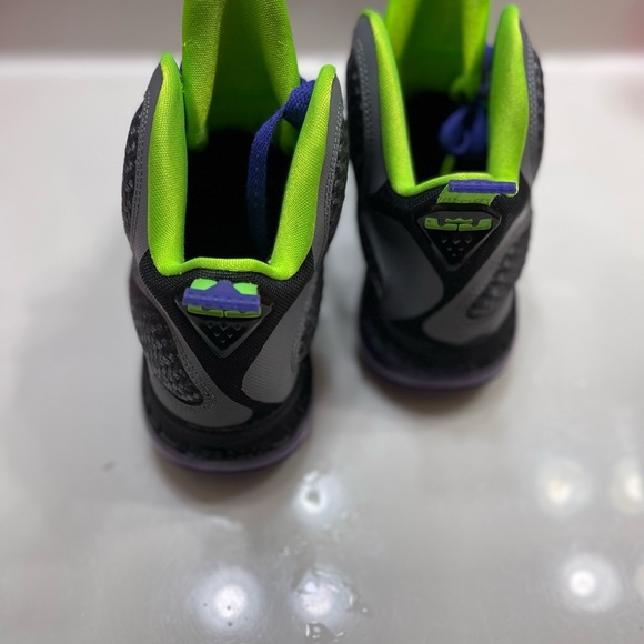 Lebron 9 Sneaker - Picture 4 of 4